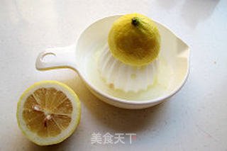 萨瓦林柠檬戚风蛋糕的做法步骤:2