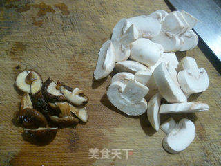 双菇炒甜豆的做法步骤：2