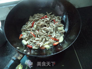 米椒蒜瓣肚丝的做法步骤:8