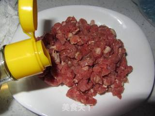 豌豆炒牛肉粒的做法步骤:4