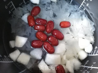银耳雪梨红枣汤的做法步骤:4