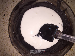 樱花酸奶巧克力慕斯蛋糕的做法步骤:12