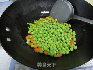 豌豆炒牛肉粒的做法步骤:9
