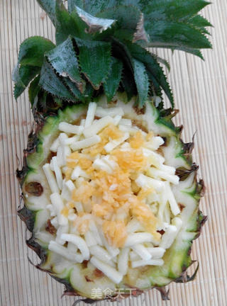 菠萝海鲜焗饭的做法步骤:7