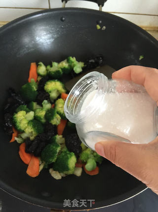 素炒西兰花的做法步骤:9