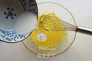 可可戚风蛋糕卷的做法步骤:4