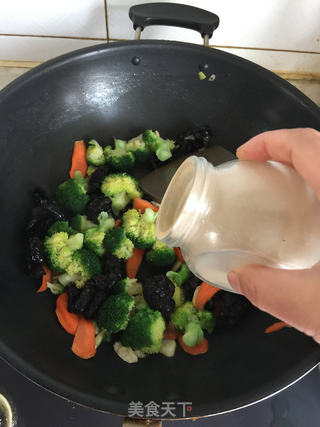 素炒西兰花的做法步骤：8