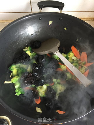素炒西兰花的做法步骤：7