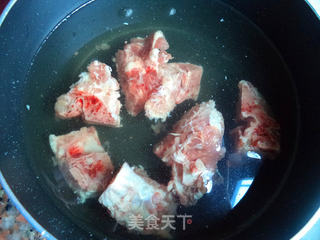 西洋菜骨头汤的做法步骤:2