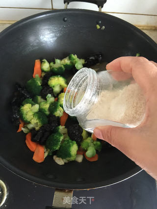 素炒西兰花的做法步骤:10