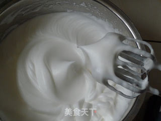 剪纸蛋糕----剪一个窗花贴上蛋糕的做法步骤:3