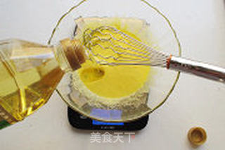 可可戚风蛋糕卷的做法步骤:3