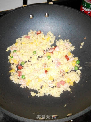 菠萝海鲜焗饭的做法步骤:6