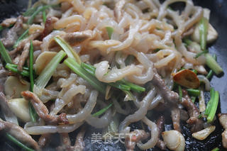 肉丝蛰皮:滑嫩劲道、清脆爽口的海鲜菜的做法步骤:3