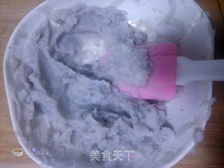 色香味俱全美味餐后甜点---芝麻香芋卷的做法步骤:4