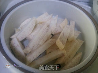 色香味俱全美味餐后甜点---芝麻香芋卷的做法步骤:3