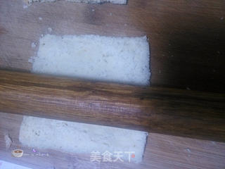 色香味俱全美味餐后甜点---芝麻香芋卷的做法步骤:6