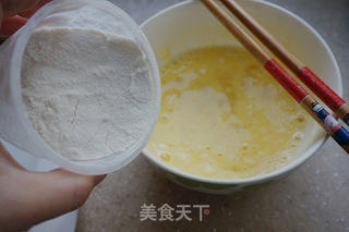 蛋包腊肉彩丁焖饭的做法步骤:9