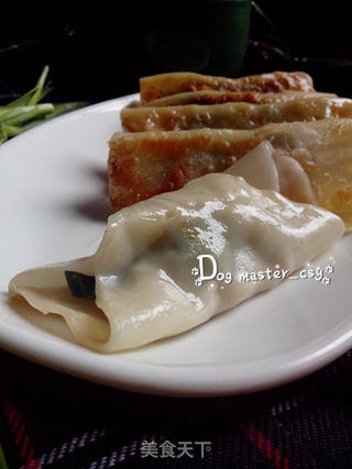 【猪肉韭菜锅贴】饺子两边留个洞的做法步骤:9