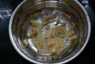 药膳鸡煲的做法步骤:4