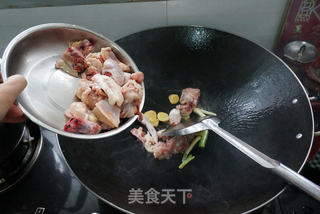 药膳鸡煲的做法步骤:7