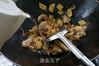 药膳鸡煲的做法步骤:9