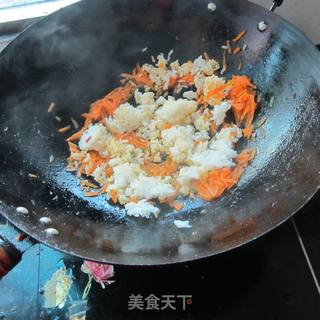 红萝卜丝炒剩饭的做法步骤：6