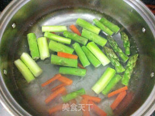 芦笋黑椒牛仔骨的做法步骤:7