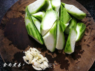 蚝油丝瓜的做法步骤:2
