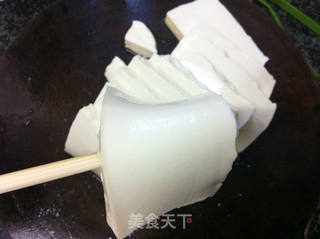 沙茶酱香韧豆腐的做法步骤:2