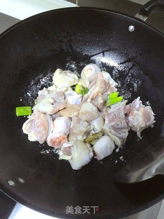 红咖喱土豆鸡腿的做法步骤:5