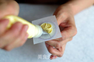 浪漫清新的花朵蛋糕的做法步骤:7