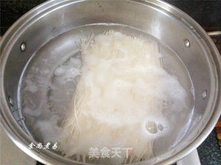 咖喱鱼蛋鲜虾面的做法步骤:6