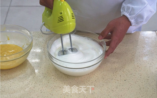 超详细8寸戚风蛋糕制作方法及注意事项的做法步骤:10