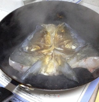 豆腐炖鱼头的做法步骤:3