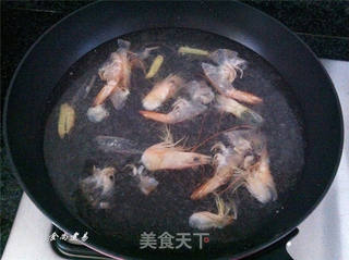 咖喱鱼蛋鲜虾面的做法步骤:8