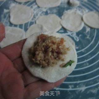 蛋花水饺的做法步骤：1