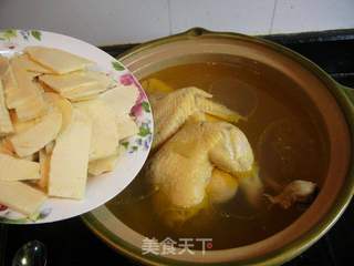 牛肝菌冬笋炖母鸡的做法步骤:8