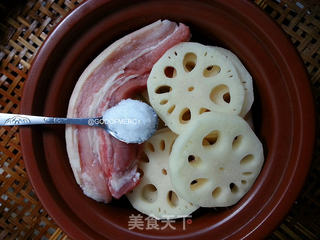 回味甜蜜的秘制卤藕的做法步骤:4