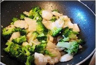 西兰花炒带子的做法步骤:7