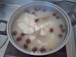 白萝卜红枣鸭骨汤的做法步骤：5