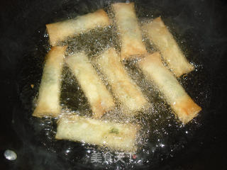 荠菜春卷的做法步骤:11