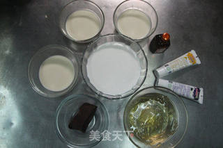 午后甜点——三色慕斯杯的做法步骤：1