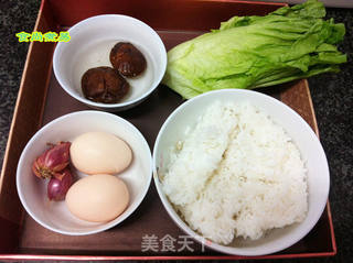 生菜冬菇粒鸡蛋炒饭的做法步骤：1