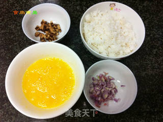 生菜冬菇粒鸡蛋炒饭的做法步骤：2