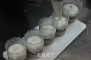 午后甜点——三色慕斯杯的做法步骤:7
