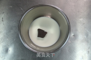 午后甜点——三色慕斯杯的做法步骤:2