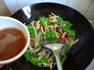 茶树菇炒兰豆的做法步骤:7