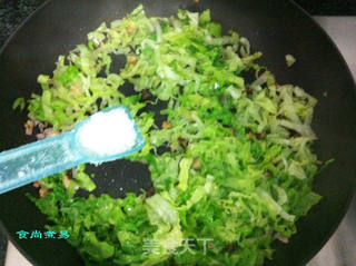生菜冬菇粒鸡蛋炒饭的做法步骤：6