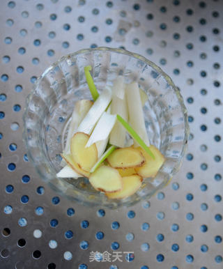 菌菇炖笨鸡的做法步骤:4